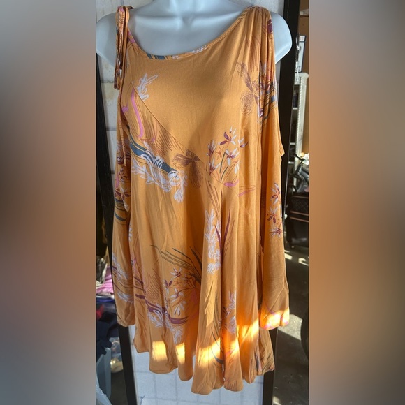 Free People Clear Skies Cold Shoulder Tunic Top Womens Size XSOrange Floral NWT - Picture 4 of 9